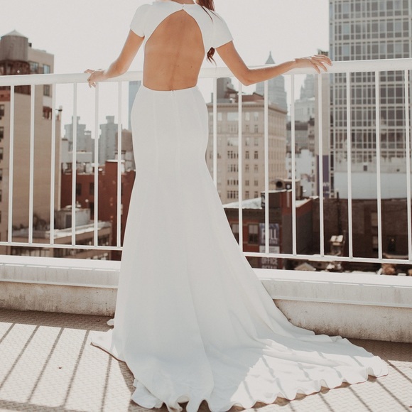 GORGEOUS “Kir” Wedding Gown by Sarah Seven - Picture 3 of 8